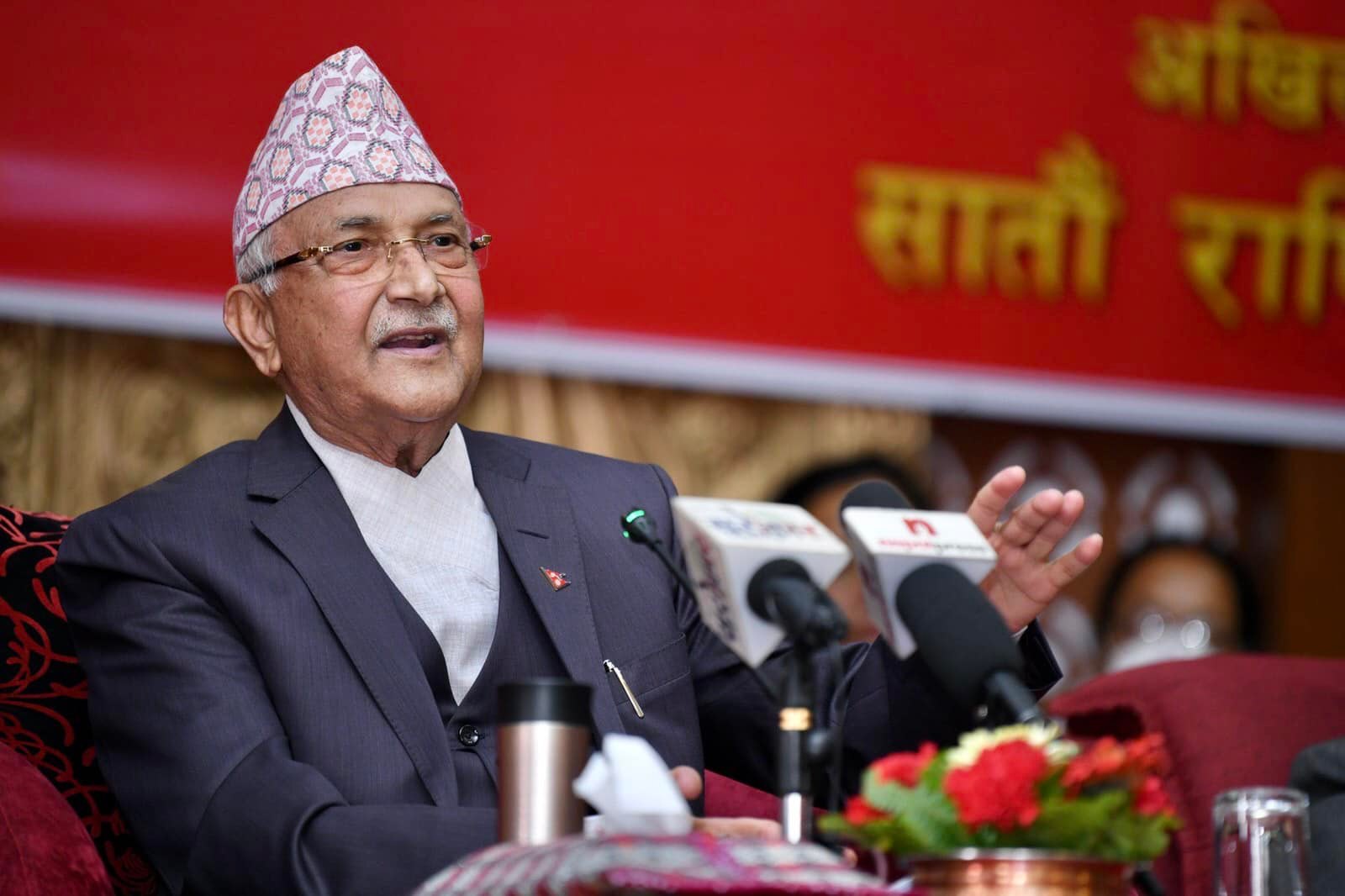 भुसाललाई ओलीको प्रश्न- कम्युनिस्ट नमिले समाप्त हुन्छन् भनेर माधव नेपाल भन्ने गुटलाई भनेको कि एमालेलाई ?